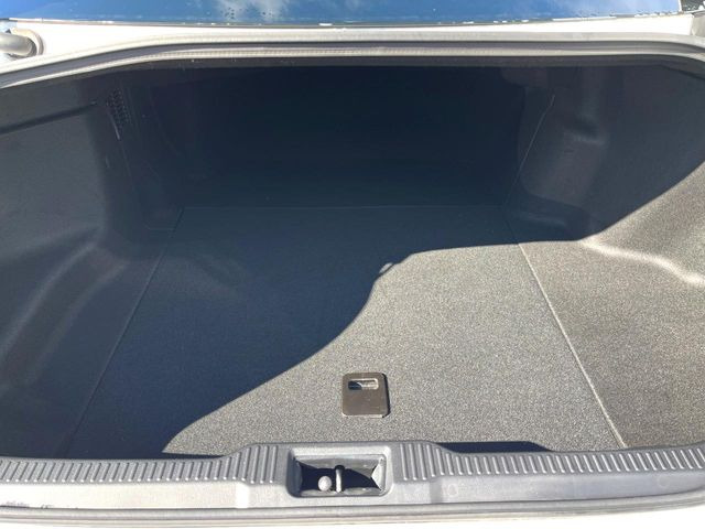 ���i�̂���������ʋ΁A���}���ɏ\���ȉ׎��X�y�[�X���m�ۂ��Ă���܂��B