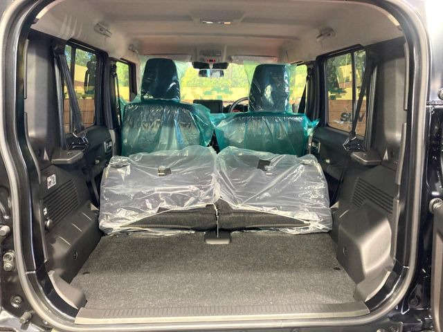 ���i�̂���������ʋ΁A���}���ɏ\���ȉ׎��X�y�[�X���m�ۂ��Ă���܂��B�Z�J���h�V�[�g��|���ƁA�傫�ȉו��̐ύڂ��\�ł���