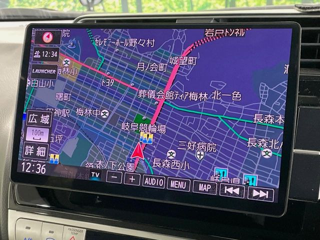 【大画面ナビ】人気の大型10インチナビを装備。存在感のある大画面はインパクト大!ナビ利用時のマップ表示は見やすく、テレビやDVDは臨場感がアップ!いつものドライブがグッと楽しくなります♪