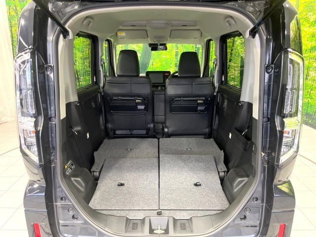 ���i�̂���������ʋ΁A���}���ɏ\���ȉ׎��X�y�[�X���m�ۂ��Ă���܂��B�Z�J���h�V�[�g��|���ƁA�傫�ȉו��̐ύڂ��\�ł���