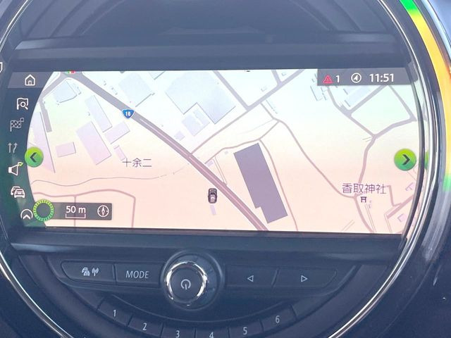 �������i�r:��̊��̂���i�r�́A����������ԓ������o���Ă���܂��B�I�[�f�B�I�@�\���[�����Ă���܂��̂ŁA�^�]�����y���߂܂���