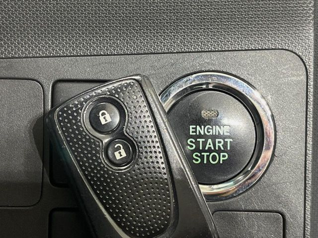 �y�L�[�t���[�V�X�e���z�J�o����|�P�b�g�ɓ��ꂽ�܂܂ł��h�A�̎{���E�������\�ȃX�}�[�g�L�[�𑕔��B�G���W���̃I���E�I�t�����J�M�����o���K�v����������Ƃ��Ă��֗��ł���