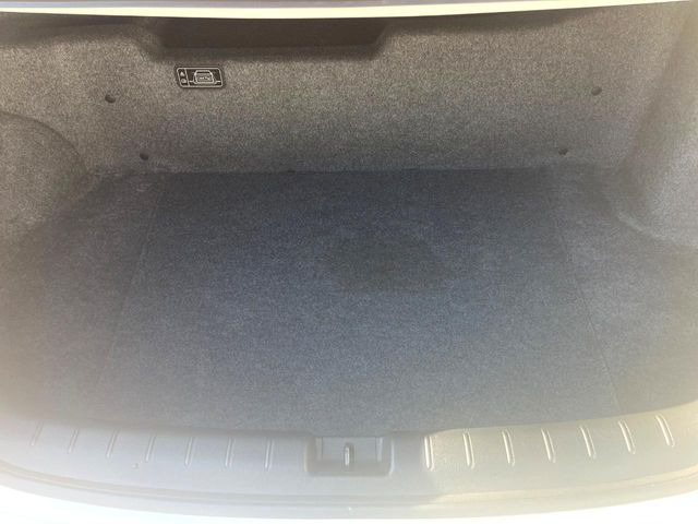 ���i�̂���������ʋ΁A���}���ɏ\���ȉ׎��X�y�[�X���m�ۂ��Ă���܂��B