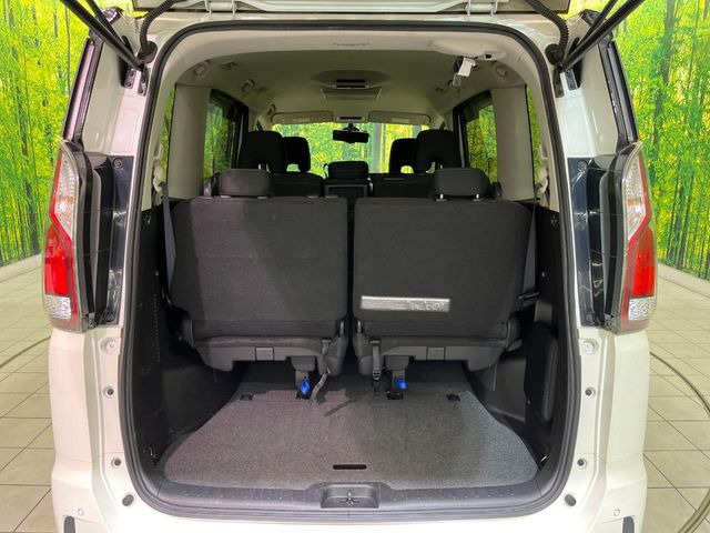 ���i�̂���������ʋ΁A���}���ɏ\���ȉ׎��X�y�[�X���m�ۂ��Ă���܂��B�Z�J���h�V�[�g��|���ƁA�傫�ȉו��̐ύڂ��\�ł���