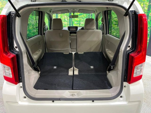 ���i�̂���������ʋ΁A���}���ɏ\���ȉ׎��X�y�[�X���m�ۂ��Ă���܂��B�Z�J���h�V�[�g��|���ƁA�傫�ȉו��̐ύڂ��\�ł���