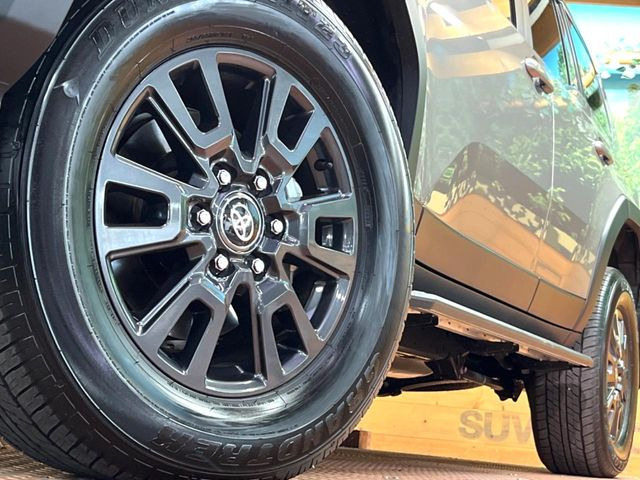 �y����18�C���`�A���~�z�C�[���z�O�ςɃ}�b�`���������A���~�z�C�[���𑕒����Ă���܂��B�e��ЊO�A���~�z�C�[����A�X�^�b�h���X�^�C�����戵�����Ă���܂��B���񂲑��k����������