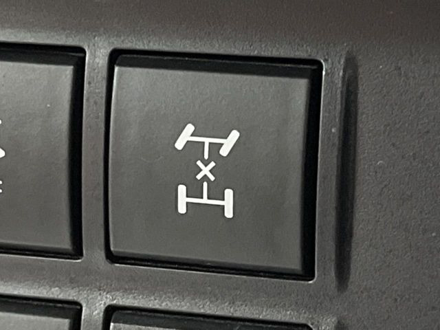 �y�f�t���b�N�z���H��ᓹ�ȂǂŎԂ��X�^�b�N�����ꍇ�ł��A�^�C���̋�]��}�����E�o���₷������f�t���b�N�𑕔��B�ϐ�n��I�t���[�h�ł̎g�p���������ɂ��X�X���̈��ł���