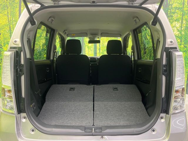 ���i�̂���������ʋ΁A���}���ɏ\���ȉ׎��X�y�[�X���m�ۂ��Ă���܂��B�Z�J���h�V�[�g��|���ƁA�傫�ȉו��̐ύڂ��\�ł���