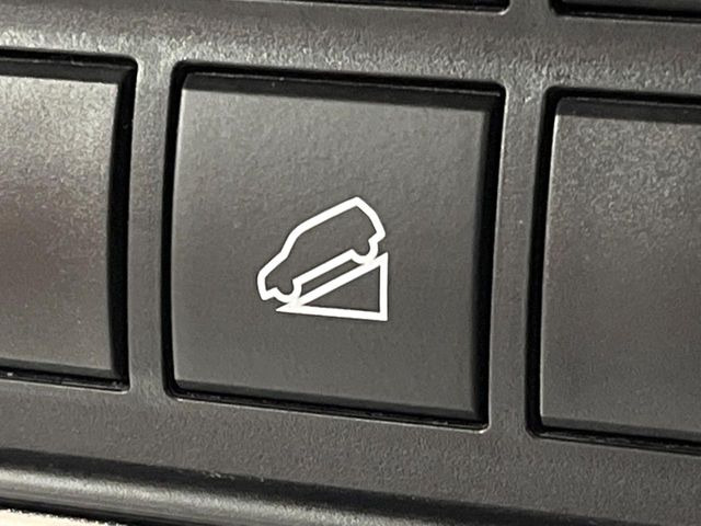 �y�_�E���q���A�V�X�g�z�}�ȍ⓹������Ƃ��Ɏ����Ńu���[�L�𐧌�A���̒ᑬ�x��ۂ��܂��B�ᓹ�∫�H�ȂǊ���₷���H�ʂ̉����ł��^�C�������b�N���Ȃ�������S!�n���h������ɏW���ł��܂�!