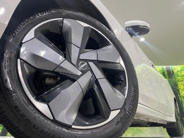 �y����17�C���`�A���~�z�C�[���z�O�ςɃ}�b�`���������A���~�z�C�[���𑕒����Ă���܂��B�e��ЊO�A���~�z�C�[����A�X�^�b�h���X�^�C�����戵�����Ă���܂��B���񂲑��k����������