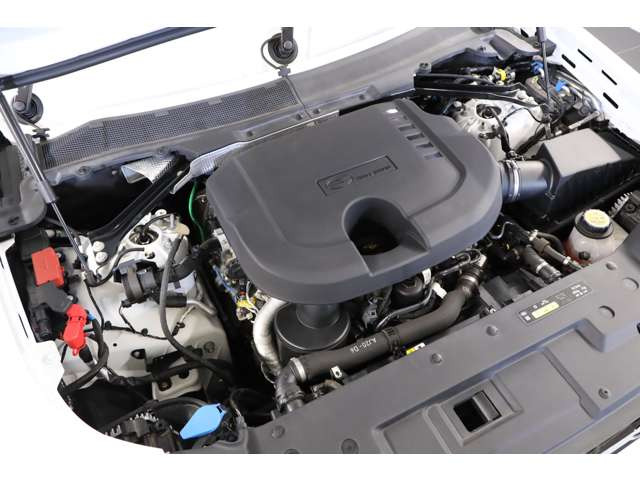 3.0L ����6�C��DOHC�^�[�{(�f�B�[�[��)+���[�^�[�A�G���W��:300ps/66.3kgm�A���[�^�[:24ps/5.6kgm�A�S��&times;�S��&times;�S��mm 4945&times;1995&times;1970mm�A�ԗ��d�� 2340kg