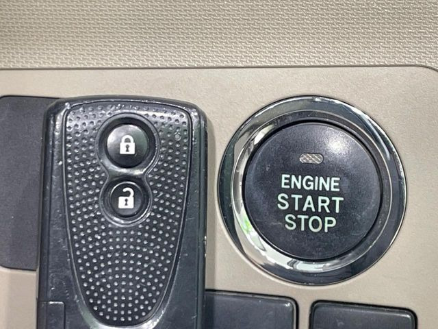 �y�L�[�t���[�V�X�e���z�J�o����|�P�b�g�ɓ��ꂽ�܂܂ł��h�A�̎{���E�������\�ȃX�}�[�g�L�[�𑕔��B�G���W���̃I���E�I�t�����J�M�����o���K�v����������Ƃ��Ă��֗��ł���