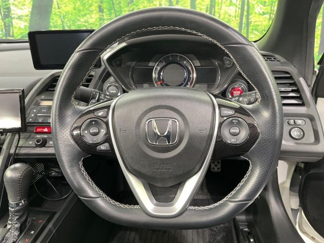 �y�����v�����X�e�A�����O�z�㎿�Ȋv���g�p���邱�ƂŁA��ɂ����������݂ƂĂ��^�]���₷���n���h���ł���