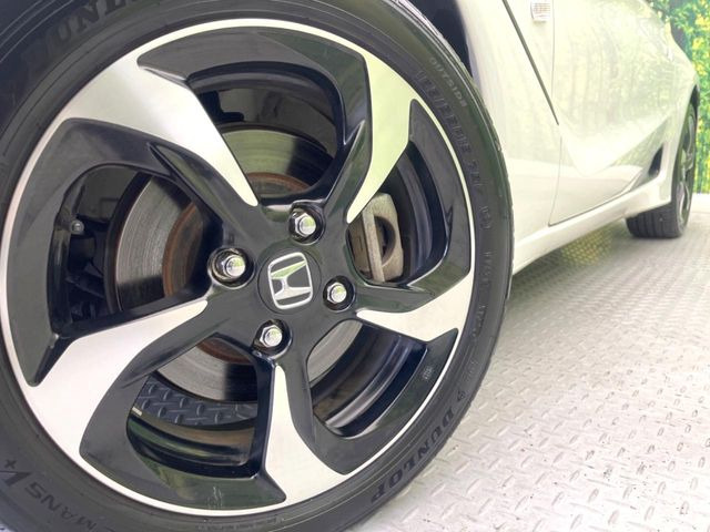 �y�����A���~�z�C�[���z�O�ςɃ}�b�`���������A���~�z�C�[���𑕒����Ă���܂��B�e��ЊO�A���~�z�C�[����A�X�^�b�h���X�^�C�����戵�����Ă���܂��B���񂲑��k����������