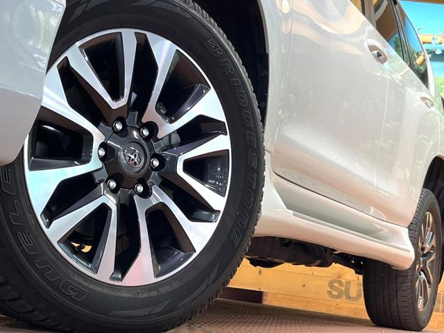 �y����19�C���`�A���~�z�C�[���z�O�ςɃ}�b�`���������A���~�z�C�[���𑕒����Ă���܂��B�e��ЊO�A���~�z�C�[����A�X�^�b�h���X�^�C�����戵�����Ă���܂��B���񂲑��k����������