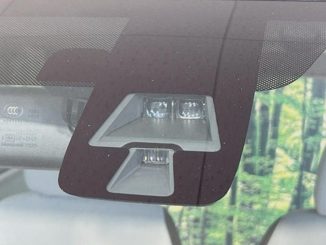 �y�G�}�[�W�F���V�[�u���[�L�z���s���ɑO���̎ԗ�����F�����A�Փ˂������Ȏ��͌x��ƃu���[�L�ŏՓˉ���Ɣ�Q�y�����A�V�X�g�B�����S�Ƀh���C�u�����y���݂��������܂��B