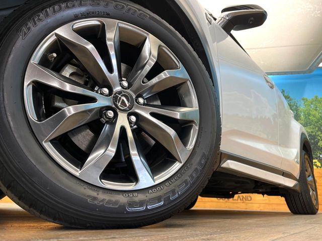 �y����18�C���`�A���~�z�C�[���z�O�ςɃ}�b�`���������A���~�z�C�[���𑕒����Ă���܂��B�e��ЊO�A���~�z�C�[����A�X�^�b�h���X�^�C�����戵�����Ă���܂��B���񂲑��k����������