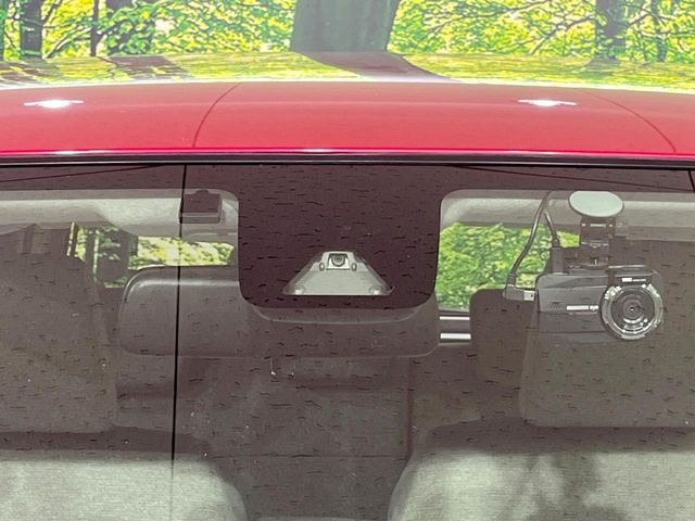 �y�X�}�[�g�A�V�X�g�z���s���ɑO���̎ԗ�����F�����A�Փ˂������Ȏ��͌x��ƃu���[�L�ŏՓˉ���Ɣ�Q�y�����A�V�X�g�B�����S�Ƀh���C�u�����y���݂��������܂��B