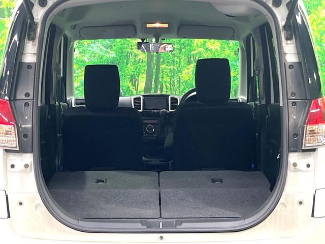 ���i�̂���������ʋ΁A���}���ɏ\���ȉ׎��X�y�[�X���m�ۂ��Ă���܂��B�Z�J���h�V�[�g��|���ƁA�傫�ȉו��̐ύڂ��\�ł���