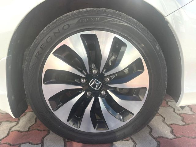 �y����17�C���`�A���~�z�C�[���z�O�ςɃ}�b�`���������A���~�z�C�[���𑕒����Ă���܂��B�e��ЊO�A���~�z�C�[����A�X�^�b�h���X�^�C�����戵�����Ă���܂��B���񂲑��k����������