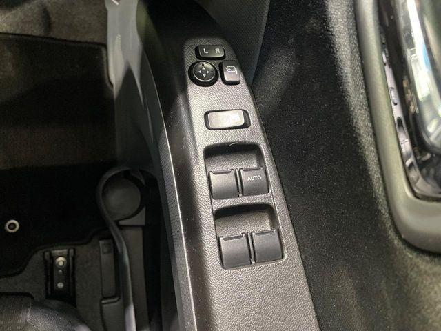 �y�d���i�[�~���[�z�T�C�h�~���[�͓d���i�[���ƂȂ��Ă���A�������ԏ�ł��L�Y�������X�N��}�����܂��B