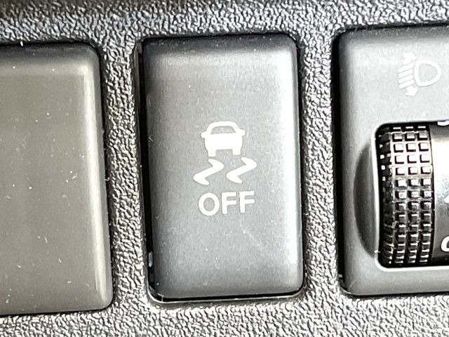 �y������h�~���u�z�ԗ��̉���������m����ƁA�����I�Ɏԗ��̐i�s������ۂ悤�Ɏԗ��𐧌䂵�܂��B�J�̓��ȂǊ���₷���H�ʏ󋵂ł����S�ȉ^�]���\�ł��B