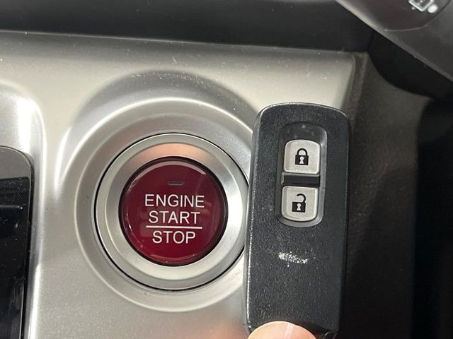 �yHonda�X�}�[�g�L�[�z�J�o����|�P�b�g�ɓ��ꂽ�܂܂ł��h�A�̎{���E�������\�ȃX�}�[�g�L�[�𑕔��B�G���W���̃I���E�I�t�����J�M�����o���K�v����������Ƃ��Ă��֗��ł���