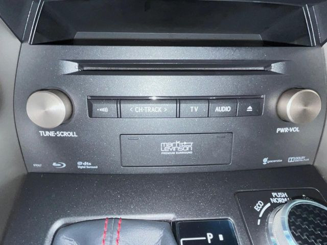 �y�}�[�N���r���\���T�E���h�V�X�e���z���[�J�[�I�v�V�����̍��i�ʃT�E���h�V�X�e���𓋍ځB��p�̃`���[�j���O���{���ꂽ�召�l�X�ȃX�s�[�J�[����ǎ��ȃT�E���h���t�ł��A�Տꊴ���ӂ�鉹����Ԃ����o���܂��B