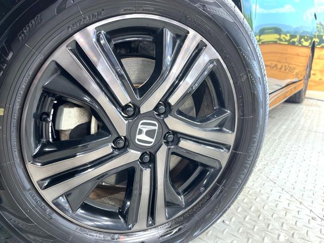 �y����16�C���`�A���~�z�C�[���z�O�ςɃ}�b�`���������A���~�z�C�[���𑕒����Ă���܂��B�e��ЊO�A���~�z�C�[����A�X�^�b�h���X�^�C�����戵�����Ă���܂��B���񂲑��k����������