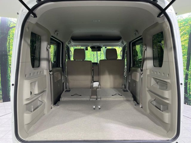 ���i�̂���������ʋ΁A���}���ɏ\���ȉ׎��X�y�[�X���m�ۂ��Ă���܂��B�Z�J���h�V�[�g��|���ƁA�傫�ȉו��̐ύڂ��\�ł���