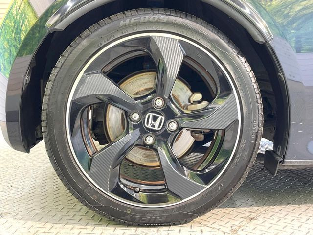 �y����15�C���`�A���~�z�C�[���z�O�ςɃ}�b�`���������A���~�z�C�[���𑕒����Ă���܂��B�e��ЊO�A���~�z�C�[����A�X�^�b�h���X�^�C�����戵�����Ă���܂��B���񂲑��k����������