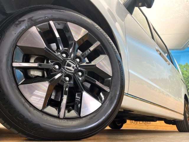 �y����16�C���`�A���~�z�C�[���z�O�ςɃ}�b�`���������A���~�z�C�[���𑕒����Ă���܂��B�e��ЊO�A���~�z�C�[����A�X�^�b�h���X�^�C�����戵�����Ă���܂��B���񂲑��k����������