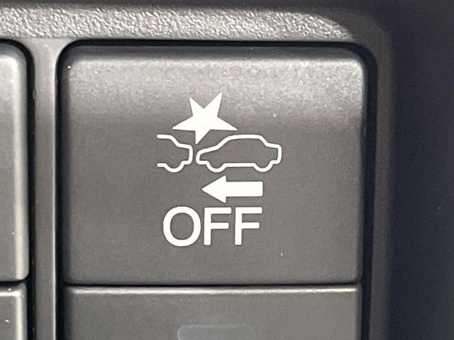 �y�z���_�Z���V���O�z���s���ɑO���̎ԗ�����F�����A�Փ˂������Ȏ��͌x��ƃu���[�L�ŏՓˉ���Ɣ�Q�y�����A�V�X�g�B�����S�Ƀh���C�u�����y���݂��������܂��B