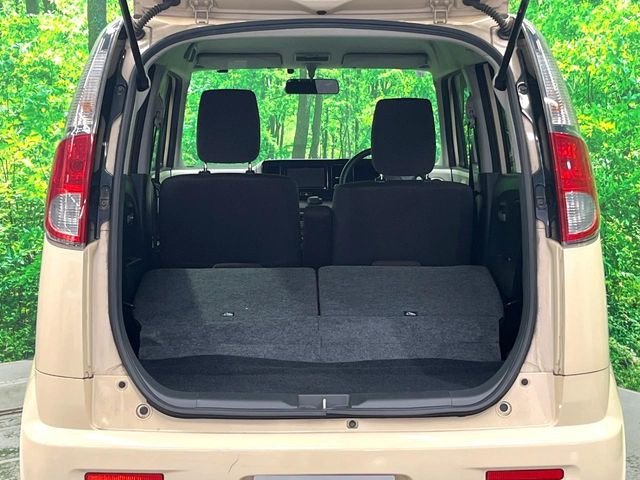 ���i�̂���������ʋ΁A���}���ɏ\���ȉ׎��X�y�[�X���m�ۂ��Ă���܂��B�Z�J���h�V�[�g��|���ƁA�傫�ȉו��̐ύڂ��\�ł���