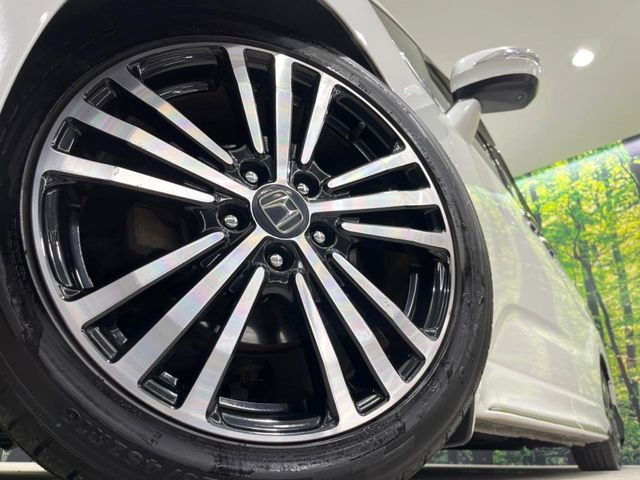 �y����18�C���`�A���~�z�C�[���z�O�ςɃ}�b�`���������A���~�z�C�[���𑕒����Ă���܂��B�e��ЊO�A���~�z�C�[����A�X�^�b�h���X�^�C�����戵�����Ă���܂��B���񂲑��k����������