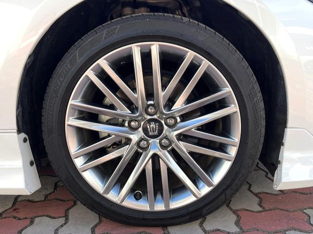 �y����18�C���`�A���~�z�C�[���z�O�ςɃ}�b�`���������A���~�z�C�[���𑕒����Ă���܂��B�e��ЊO�A���~�z�C�[����A�X�^�b�h���X�^�C�����戵�����Ă���܂��B���񂲑��k����������