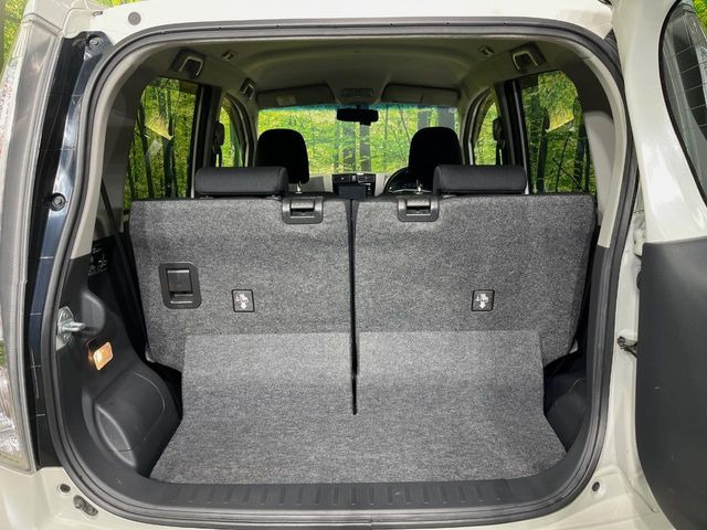 ���i�̂���������ʋ΁A���}���ɏ\���ȉ׎��X�y�[�X���m�ۂ��Ă���܂��B�Z�J���h�V�[�g��|���ƁA�傫�ȉו��̐ύڂ��\�ł���