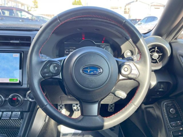 �y�����v�����X�e�A�����O�z�㎿�Ȋv���g�p���邱�ƂŁA��ɂ����������݂ƂĂ��^�]���₷���n���h���ł���