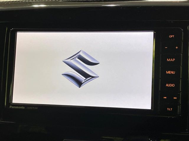 �y�����i�r�z�l�C�̏����i�r�𑕔����Ă���܂��B�i�r�̎g���₷���͂������A�I�[�f�B�I�@�\���[��!�L�����v�◷�s�͂������A�ʋ΂┃�����ȂǕ��i�̃h���C�u���y�����Ȃ�͂���