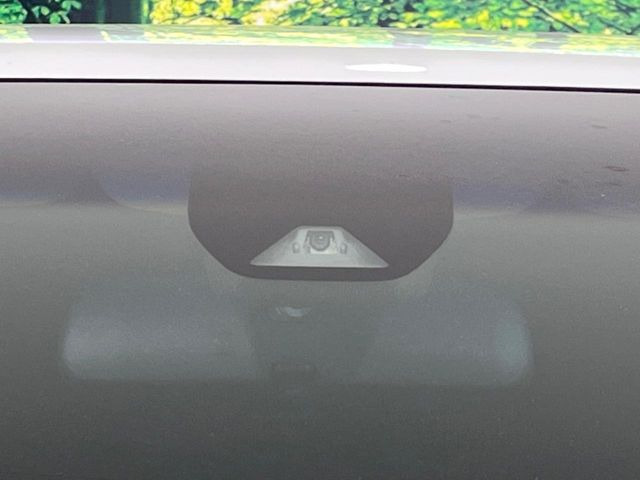 �y�z���_�Z���V���O�z���s���ɑO���̎ԗ�����F�����A�Փ˂������Ȏ��͌x��ƃu���[�L�ŏՓˉ���Ɣ�Q�y�����A�V�X�g�B�����S�Ƀh���C�u�����y���݂��������܂��B