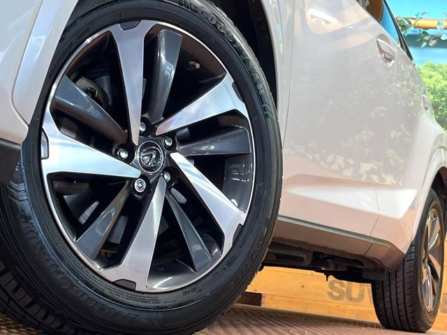 �y����18�C���`�A���~�z�C�[���z�O�ςɃ}�b�`���������A���~�z�C�[���𑕒����Ă���܂��B�e��ЊO�A���~�z�C�[����A�X�^�b�h���X�^�C�����戵�����Ă���܂��B���񂲑��k����������