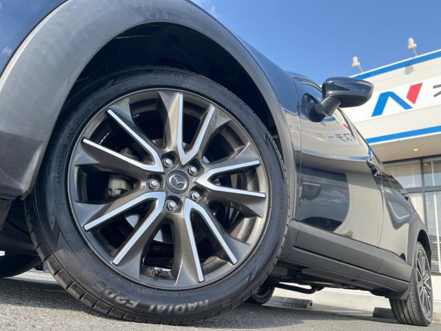 �y����18�C���`�A���~�z�C�[���z�O�ςɃ}�b�`���������A���~�z�C�[���𑕒����Ă���܂��B�e��ЊO�A���~�z�C�[����A�X�^�b�h���X�^�C�����戵�����Ă���܂��B���񂲑��k����������