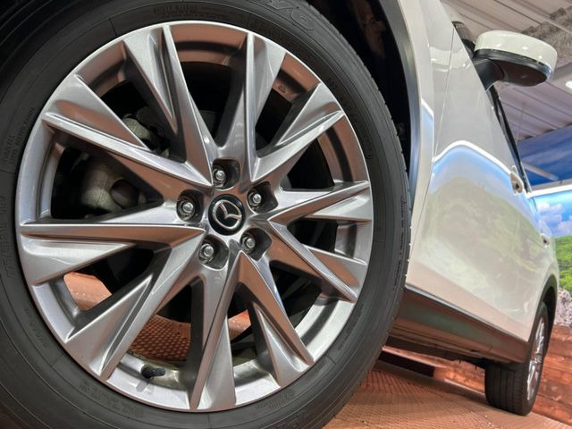 �y����19�C���`�A���~�z�C�[���z�O�ςɃ}�b�`���������A���~�z�C�[���𑕒����Ă���܂��B�e��ЊO�A���~�z�C�[����A�X�^�b�h���X�^�C�����戵�����Ă���܂��B���񂲑��k����������