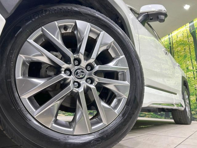 【純正19インチアルミホイール】外観にマッチした純正アルミホイールを装着しております。各種社外アルミホイールや、スタッドレスタイヤも取扱いしております。是非ご相談ください♪