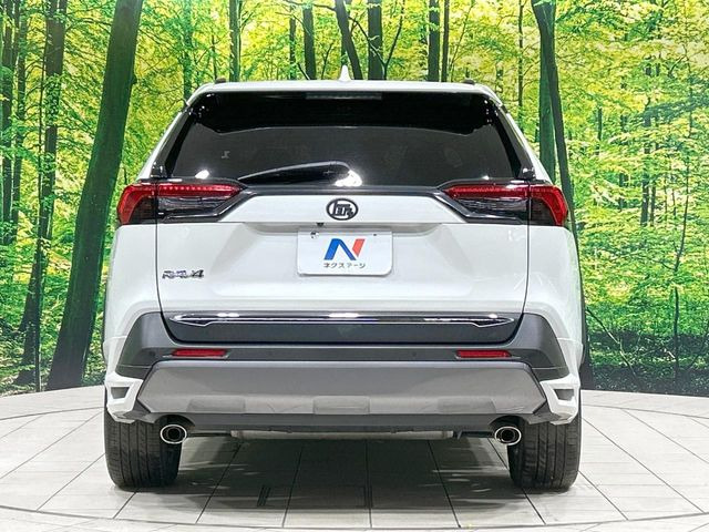 安心の最長10年・走行無制限保証(有償)をご用意。保証内容も充実はもちろん、無料点検&オイル交換や、年中無休の全国・24時間ロードサービスも付帯されておりますのでご安心下さい。