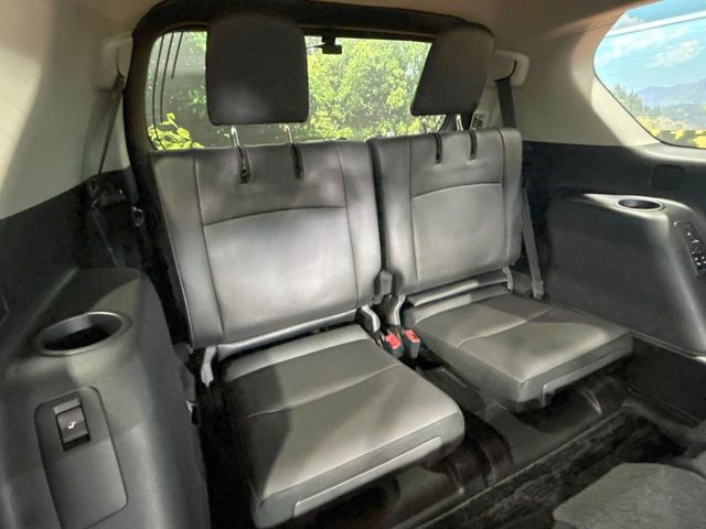 3列目シートはもちろん状態良好☆大人でもゆったりと座って頂けますので、大人数でのお出かけもラクラクです♪ご家族で、気の知れた仲間で、ドライブに行くのが楽しみですね♪