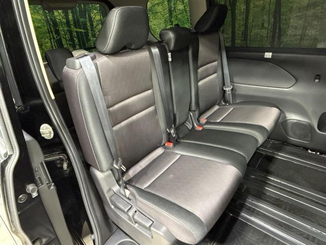 �Z�J���h�V�[�g�͒������������ƂȂ��Ă���A�X���C�h����ΒʘH�X�y�[�X���o��!�O��̈ړ����Ƃ��Ă��ȒP�ł���������A8����Ԏ������K�ȍ���S�n�̃V�[�g�ƂȂ��Ă��܂���