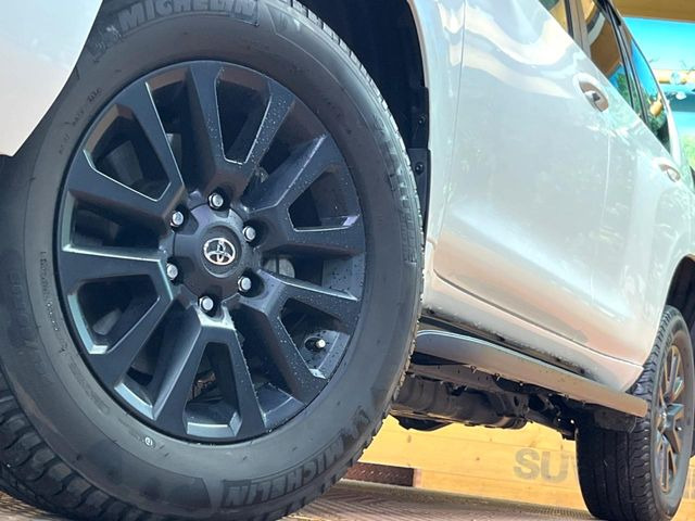 �y����18�C���`�A���~�z�C�[���z�O�ςɃ}�b�`���������A���~�z�C�[���𑕒����Ă���܂��B�e��ЊO�A���~�z�C�[����A�X�^�b�h���X�^�C�����戵�����Ă���܂��B���񂲑��k����������