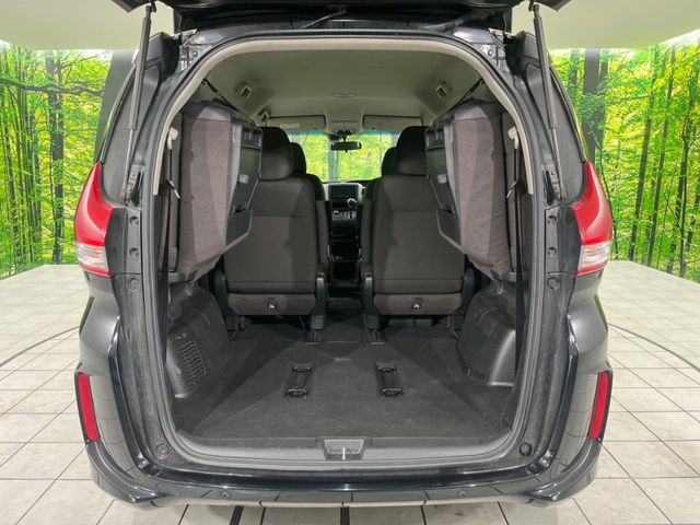 ���i�̂���������ʋ΁A���}���ɏ\���ȉ׎��X�y�[�X���m�ۂ��Ă���܂��B�Z�J���h�V�[�g��|���ƁA�傫�ȉו��̐ύڂ��\�ł���