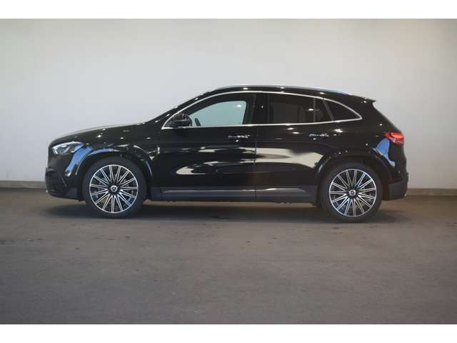 GLAクラスGLA200d 4マチック AMGラインパッケージ 4WD